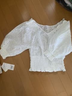 新品　ボリュームスリーブブラウス　ビームスのサムネイル