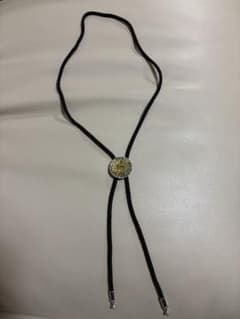 ループタイ 金色装飾