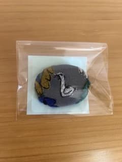 ミナペルホネン サンキューベリーバッチのサムネイル