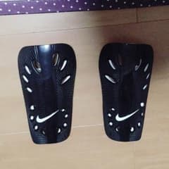 ナイキすね当てのサムネイル