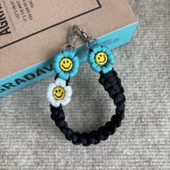 ニコちゃんマークはの携帯ストラップセット ハンドストラップ、スマホ、携帯落下防止機能付き。カラフルニコちゃん