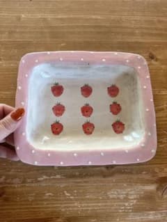 お値下げ！やまぐちあさこ いちご柄プレートのサムネイル