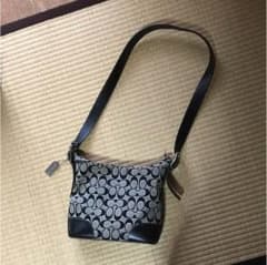 コーチ格安！斜め掛けショルダーのサムネイル
