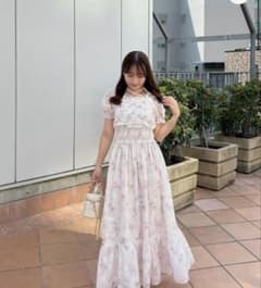 An MILLE ギャザーリボンフラワーシャーリングワンピース ピンクのサムネイル