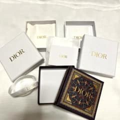 【Dior】アクセサリー　空箱のサムネイル