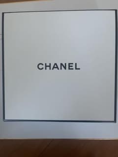 CHANEL ギフトボックス 空箱のサムネイル