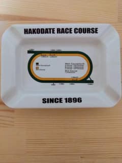 と*ー様 【希少・角型】函館競馬場レースコース灰皿 陶器製【新品