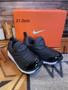 NIKE ダイナモフリー ブラックのサムネイル