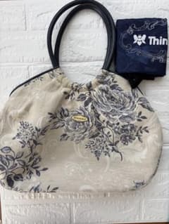 Think Bee! ローズ刺繍 ビーズ装飾 ハンドバッグ　ショップ袋付きのサムネイル