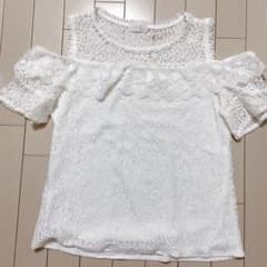 肩出しトップス　レーストップのサムネイル