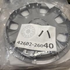 トヨタ 純正 ホイールキャップ 42602-26040のサムネイル