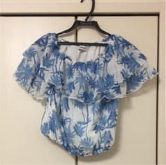 オフショルダーのサムネイル