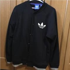 adidasのサムネイル