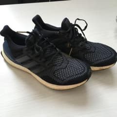 adidas  スニーカーのサムネイル