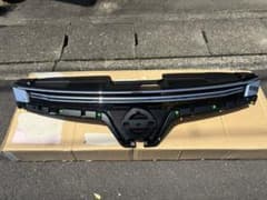 新車外し 日産 エルグランド E52 中期 純正 フロントグリル 62322