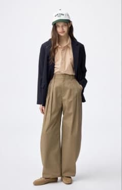 GU チノタックバレルパンツ ベージュSサイズのサムネイル