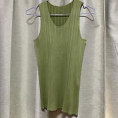 PLEATS PLEASE イッセイミヤケ ノースリーブ グリーンのサムネイル