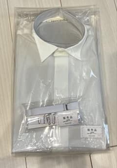 値下げしました！ INNOCENTLY 1903の新郎用ドレスシャツ、小物付きのサムネイル