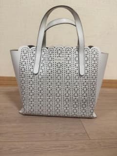 FURLA パンチングレザー トートバッグ ホワイトのサムネイル
