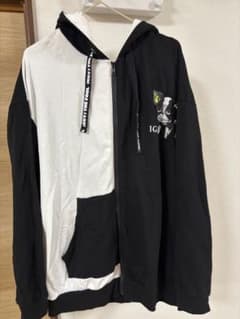 ジョジョの奇妙な冒険　 アニメ10周年記念展 バイカラーパーカー Lサイズのサムネイル