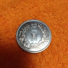 新1円銀貨（大型）明治8年深彫美品 - メルカリ