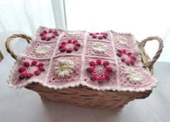ハンドメイド かぎ針編み モチーフ編み かごカバー ぷっくりいちご デイジーのサムネイル