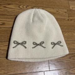 リボンビーズ装飾アイボリーニットビーニーのサムネイル
