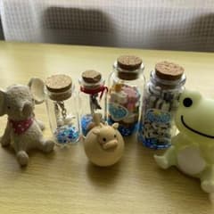 カラフルな動物フィギュアとミニ消しゴムのセットのサムネイル