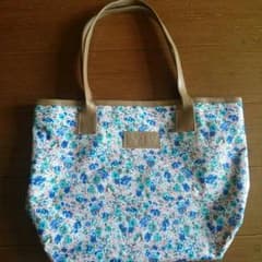 花模様のバックのサムネイル