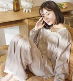 【tutuanna】綿100％ダブルガーゼスクエアレースロゴ刺繍長袖パジャマのサムネイル