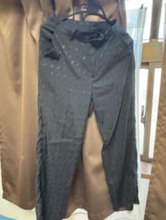 ロゴ入り黒スリムフィットパンツのサムネイル