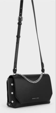 【完売品】CHARLES & KEITH ／Clea チェーンハンドルバッグのサムネイル