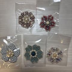ハンドメイド ビーズ刺繍ブローチ 5個セットのサムネイル
