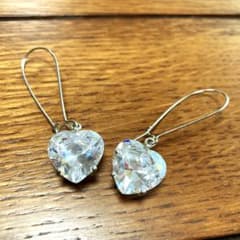 【美品】揺れる♡ハートクリスタルピアスのサムネイル