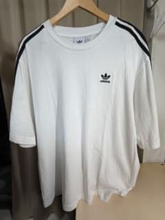 【最終価格2700円！】adidas オリジナル　白Tシャツのサムネイル