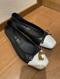 フランスブランドの本革バレエシューズのサムネイル