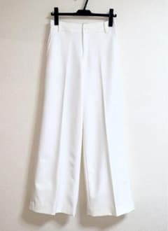 ワイドパンツ　ホワイトパンツ　サリアのサムネイル