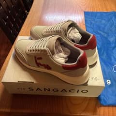 via SANGACIO スニーカー 9 (US) ベージュ/レッド - メルカリ