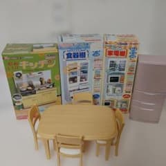 ミニチュアキッチンと家具セットのサムネイル