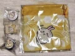 ちいかわ　くら寿司コラボ　うさぎ4点セット巾着　缶バッジ、マグネット、フィギュアのサムネイル