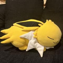 美品　可愛い寝ているサンダースもふもふポケモンセンター限定　値下げしましたのサムネイル