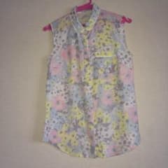美品★リランドチュール ブラウスのサムネイル