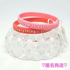 残り１セット！【ピンク 赤　2本セット】英語★シリコンバンド★ブレスレットのサムネイル