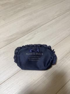 Maison de FLEUR フリルポーチ ネイビーのサムネイル