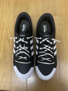 adidasスニーカーのサムネイル