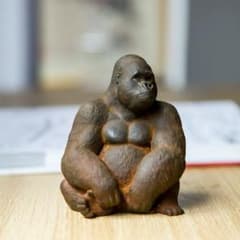 鉄製 ゴリラ 書斎 応接間 茶台 文房具 装飾品 工芸品 置物 鉄製 ゴリラ 書斎 応接間 茶台 文房具 装飾品 工芸品 置物 - メルカリ