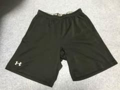 UNDER ARMOUR ハーフパンツのサムネイル