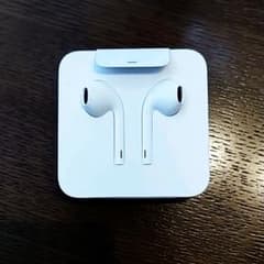 iPhoneイヤホン送料無料！のサムネイル