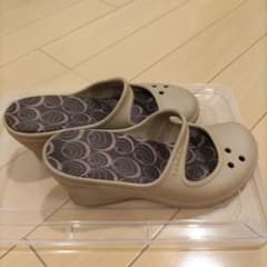 crocs ベージュ ウェッジサンダルのサムネイル