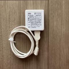 au 共通ACアダプタ03 商品コード0301PQA MM-NBA 充電器 - メルカリ